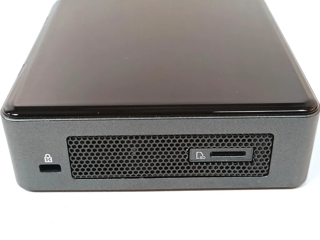 WolfVision NUC8BEK2.webp