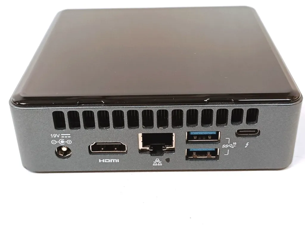 WolfVision NUC8BEK 3.webp