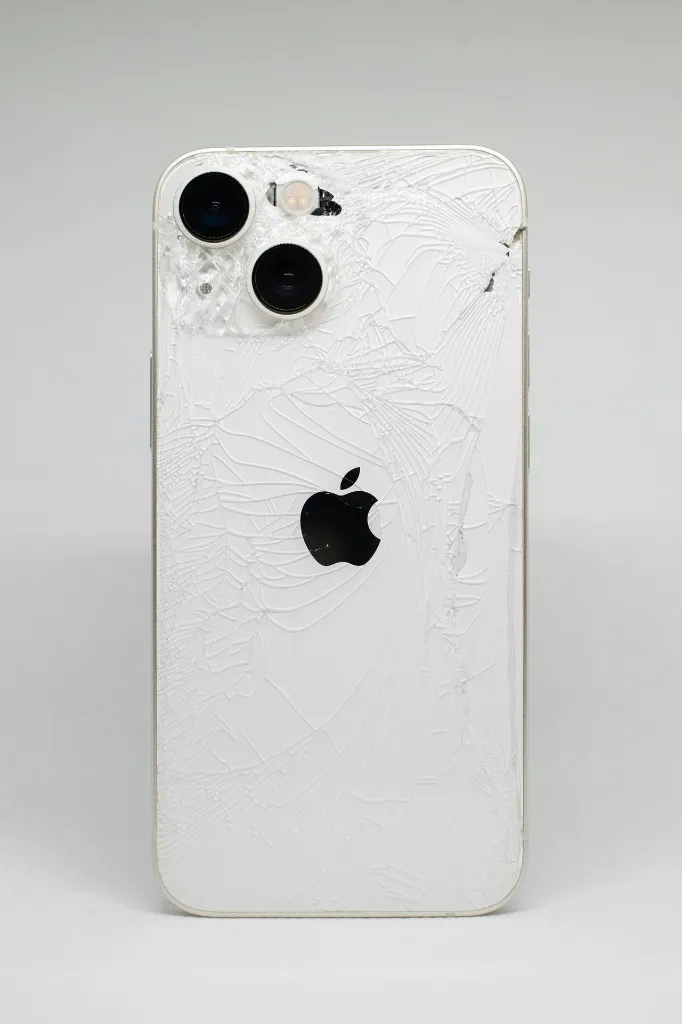 unsplash_BZNZ_N5qU5Y_broken phone.webp